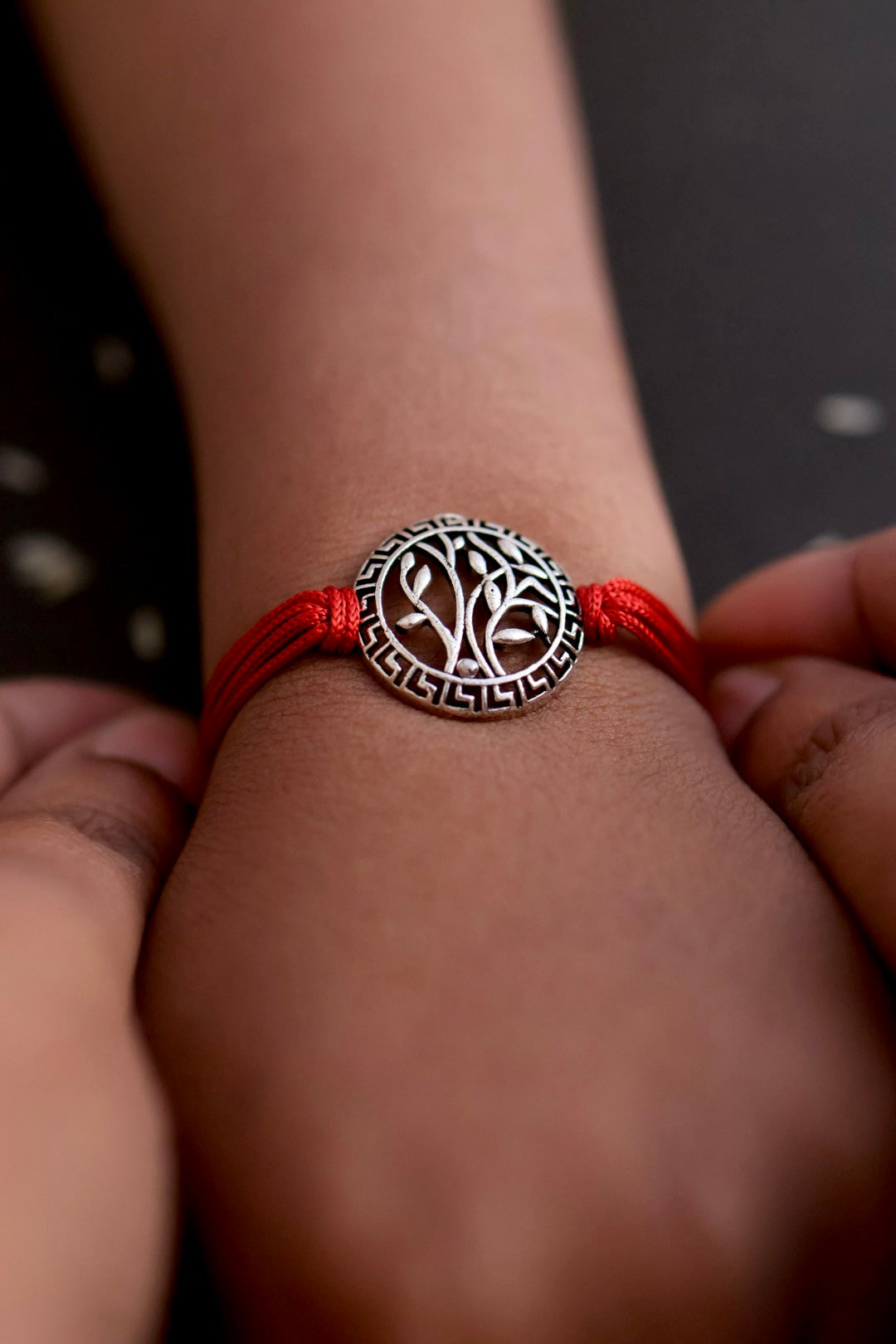 Bandham Rakhi  - Motif