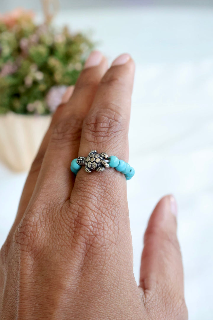 Turquoise bead finger ring